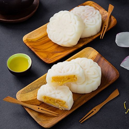Bánh dẻo nhân sen nhuyễn hạt dưa